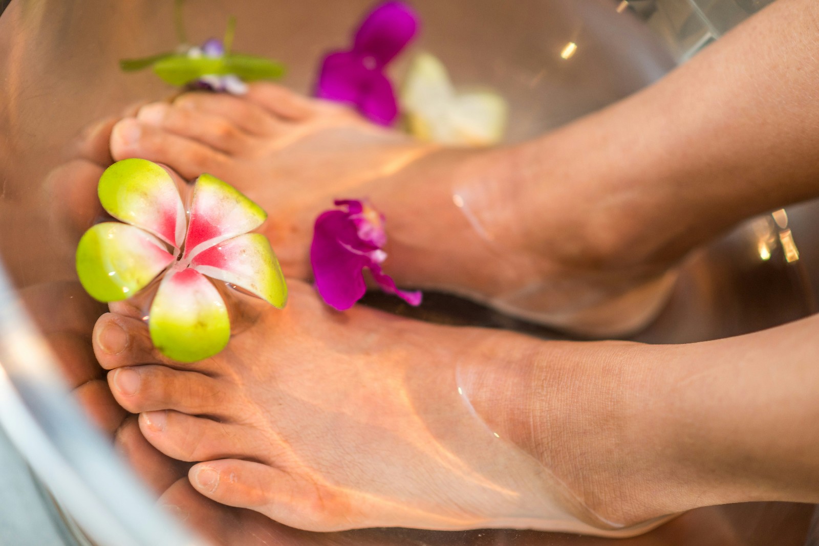 SPA PEDICURE ( Gel/ Shiny buff with 5 mins massage included)