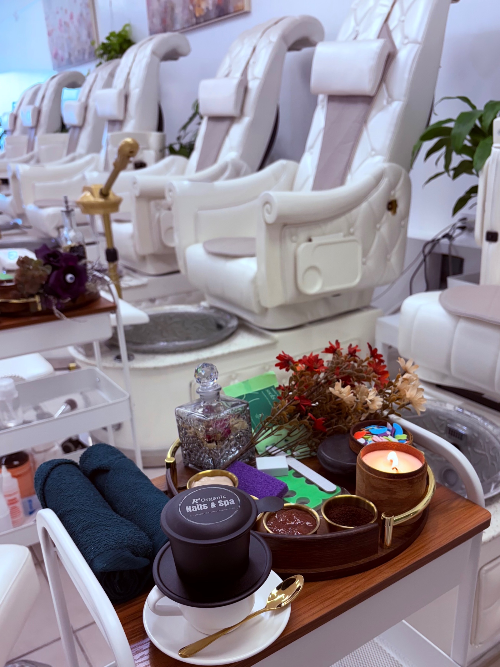 SPA PEDICURE ( Shiny Buff with Extra 5 Minutes Massage for Non-Polish Pedicure)