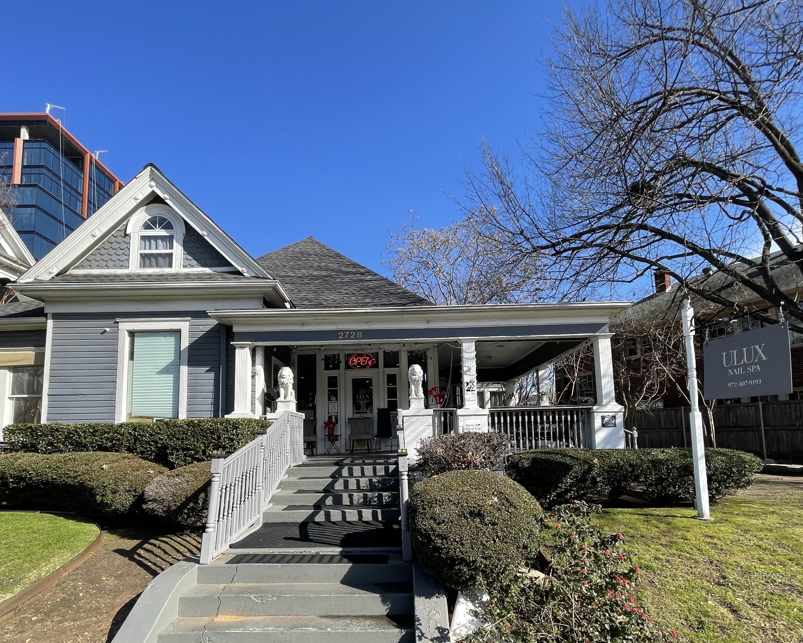 Check out the stunning before-and-after featuring GAF Timberline HDZ  shingles in Charcoal and Norandex Cedar Knolls Granite siding. Elevate… |  Instagram